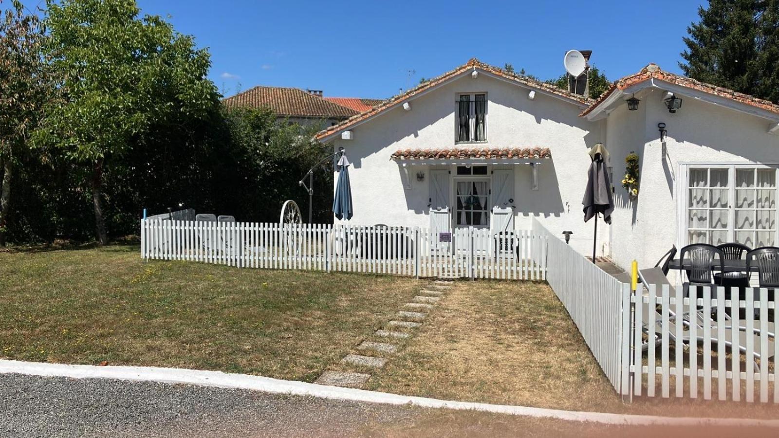 Gite Des Lavandes Oradour-Fanais Exterior photo